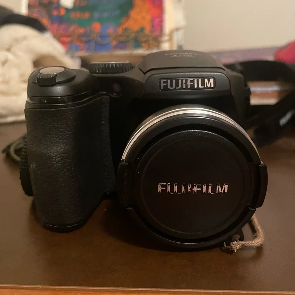 “Fujifilm” FinePix S5700 / FinePix S700